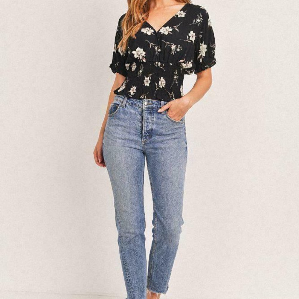 Women's Floral Blouse Top Puff Sleeve Smocked Waist Black NWT - Picture 4 of 8